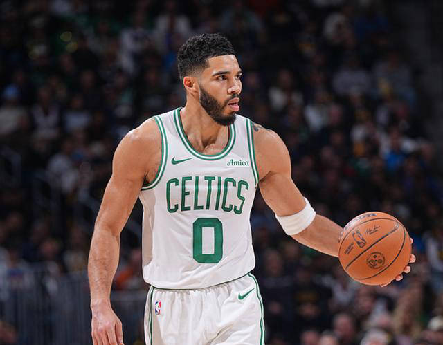 九游体育塔图姆新星领先优势明显表现突出，掘金前途光明！(塔图姆近期表现)