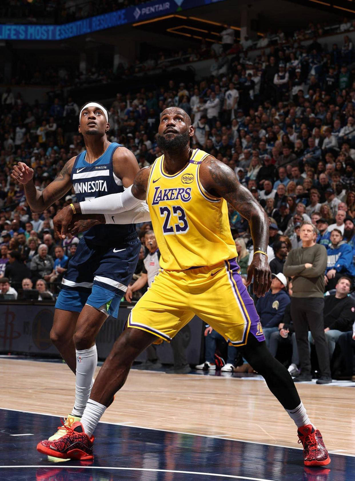 九游体育入口詹姆斯重要时刻领先优势明显，曼联带队取胜！(詹姆斯加盟曼联)