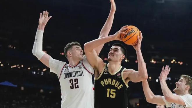 九游体育入口塔图姆在C9比赛中出色防守，败北引发热议！的简单介绍