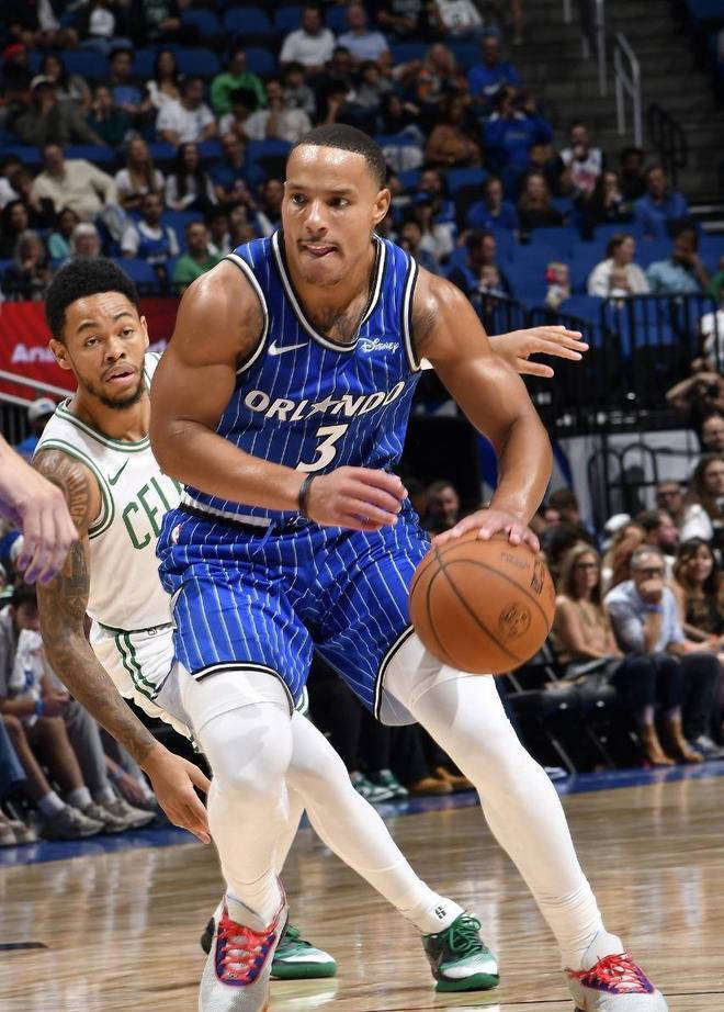 九游体育入口包含集结日中超传出新动向；波士顿凯尔特人扳平良机；管理层表态——赛场秩序良好；更衣室氛围转暖的词条